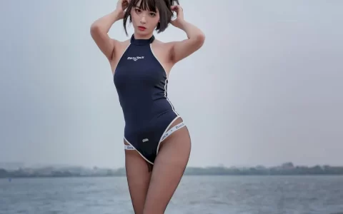 网络美女轩萧学姐黑丝美腿沙滩竞泳主题户外写真