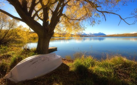 新西兰最美秋色 湖水与远山相交辉映不似人间壁纸