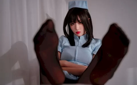 网络红人轩萧学姐蓝色护士制服搭配黑丝美腿私房写真【8】