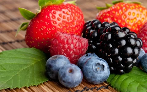 香甜可口的蓝莓及各类水果盛放高清桌面壁纸大图【3】
