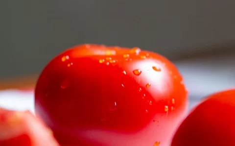 水灵灵的番茄新鲜美味桌面壁纸