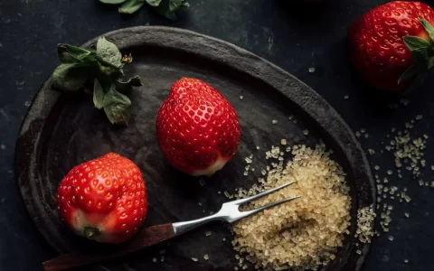 新鲜的草莓个个饱满清新香甜高清图片桌面壁纸【5】