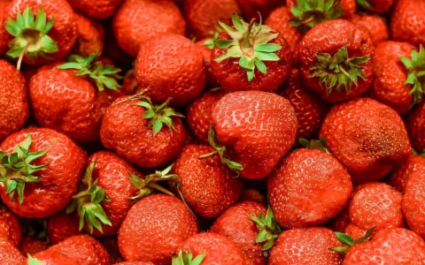 饱满清新的草莓与牛奶共舞系列高清图片桌面壁纸【11】