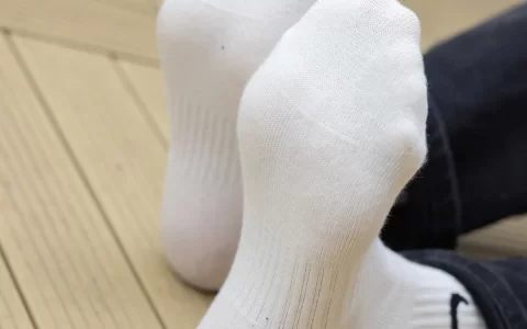 [BoBoSocks袜啵啵] 限定作品007 熊熊-运动鞋、白棉袜、裸足