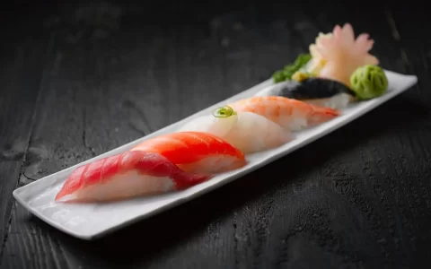 诱人可口的日式料理寿司色彩鲜明桌面壁纸【6】