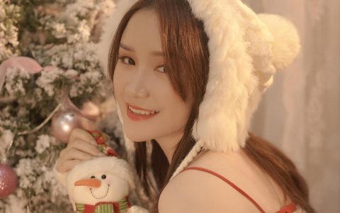 微笑的圣诞美女中国壁纸桌面