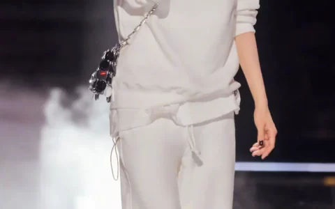 杨幂白色运动服穿搭舞台个性时尚系列手机壁纸