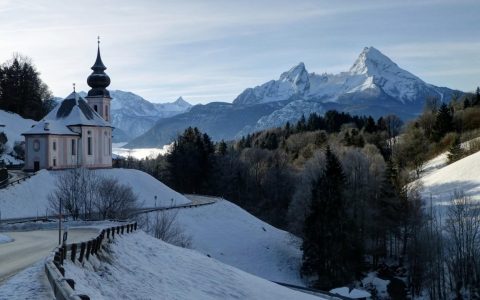 阿尔卑斯山玛丽亚教堂雪景桌面壁纸
