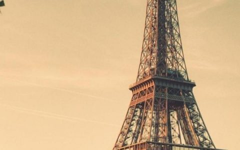 艾菲尔铁塔巴黎日出倾斜转移手机背景下载